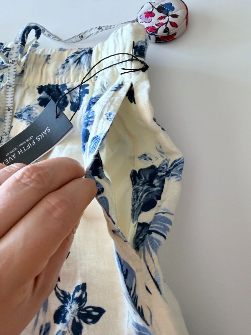 Saks Fifth Avenue NWT 100% Linen Floral Palm Print Pull On Shorts Sz S - Picture 6 of 9